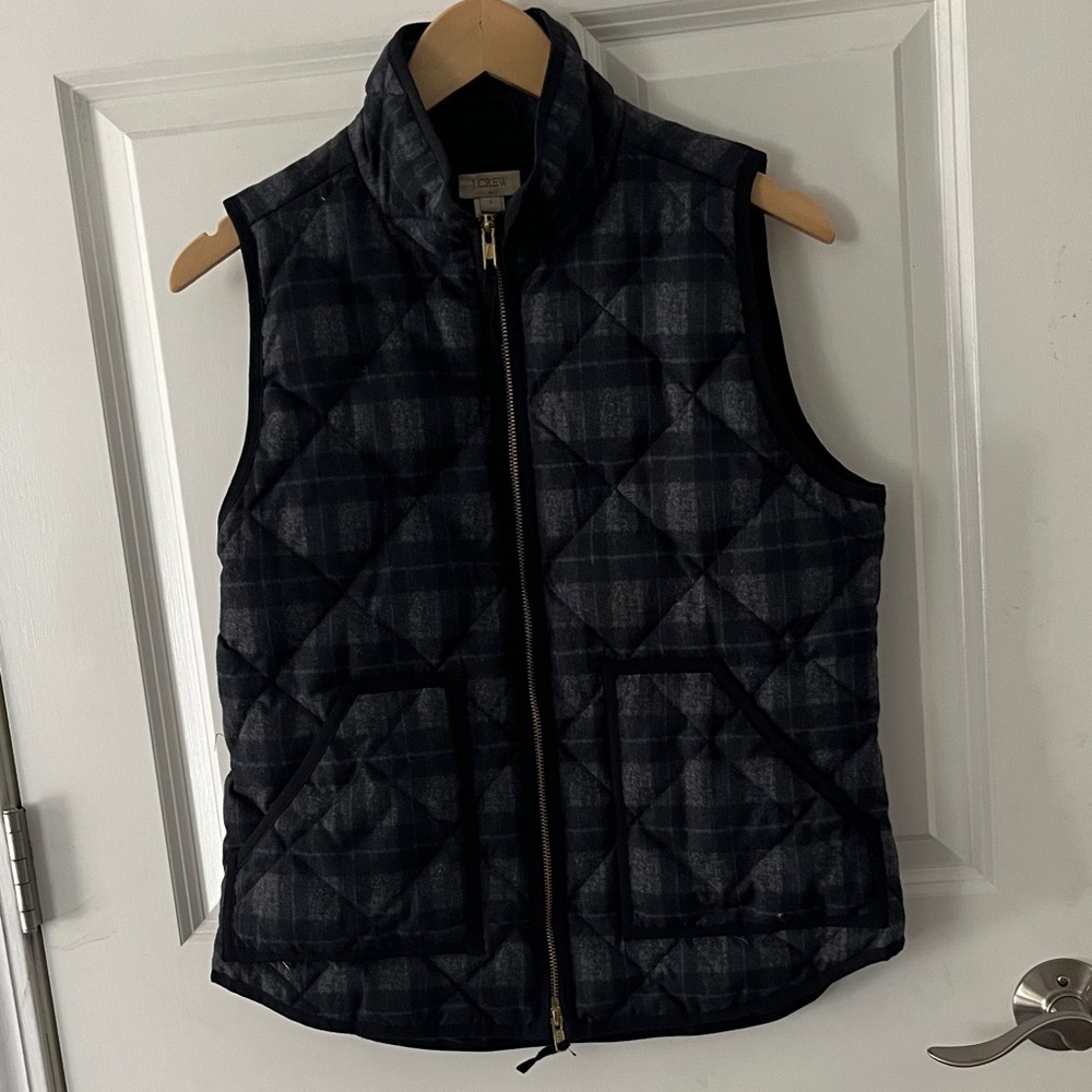 J. Crew Black and Gray Quilted down Vest Sz small